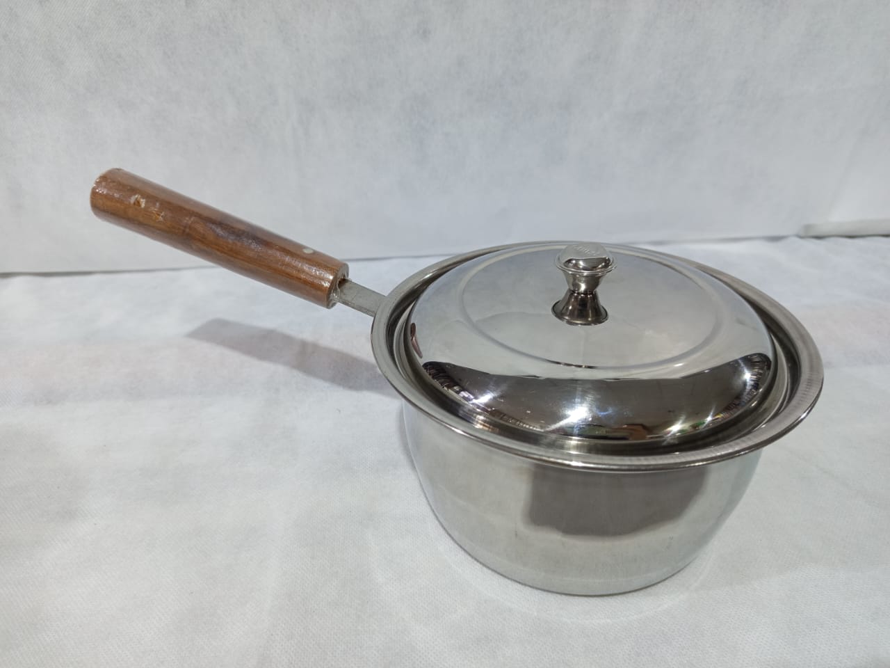 Stainless Steel Sauce Pans with Wooden Handle and Lid 18cm